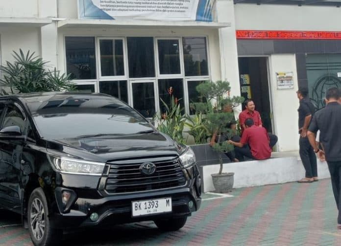 wow_kendaraan_mewah_pegawai_bpn_dominasi_parkiran_di_pemkab_deli_serdang