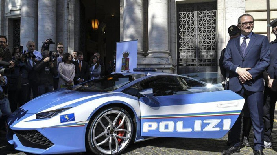 wow_polisi_italia_pakai_lamborghini_antarkan_donor_ginjal_ke_pasien