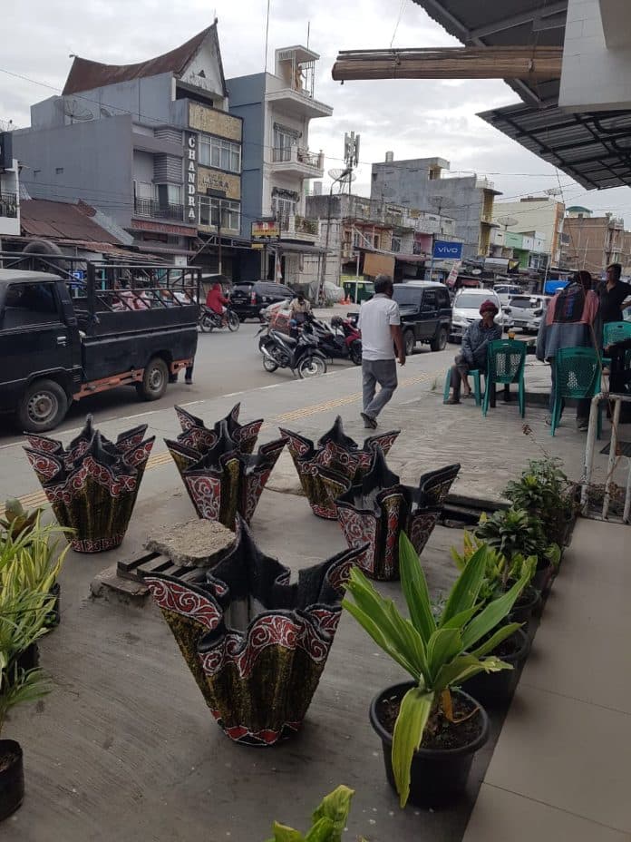 wow_pot_bunga_bergorga_batak_dukung_penataan_kota_balige