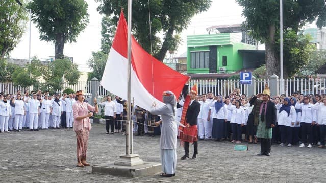 wujud_keberagaman_rsup_adam_malik_gelar_fashion_show_pakaian_adat_dan_lomba_nyanyi_daerah