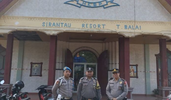 wujud_pelayanan_polri_pengamanan_ibadah_minggu_di_gereja