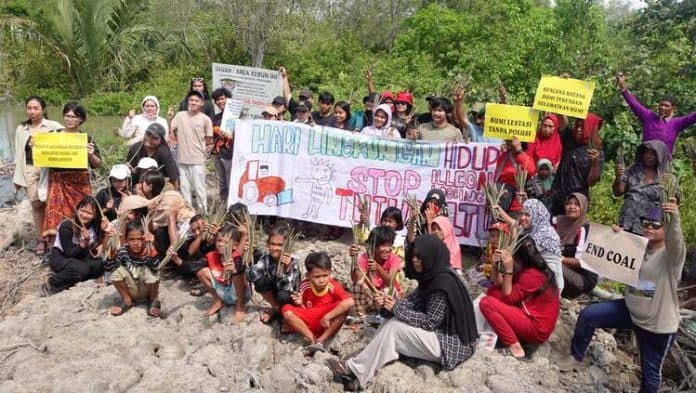 wujud_tolak_deforestasi_aliansi_peduli_ekosistem_sumut_restorasi_mangrove