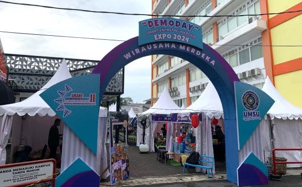 wujudkan_inovasi_kreatif_mahasiswa_umsu_gelar_bazar_umkm
