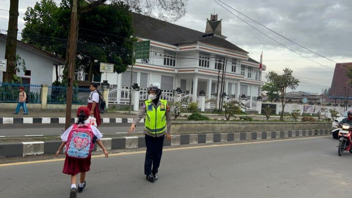 wujudkan_kamseltibcarlantas_polres_tanah_karo_rutin_giatkan_pos_padat_pagi