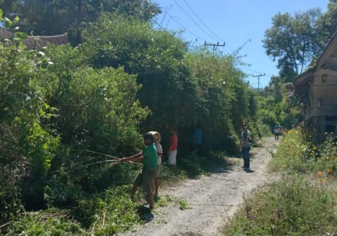 wujudkan_mens_sana_in_corpore_sano_warga_desa_rianiate_samosir_jumat_bersih