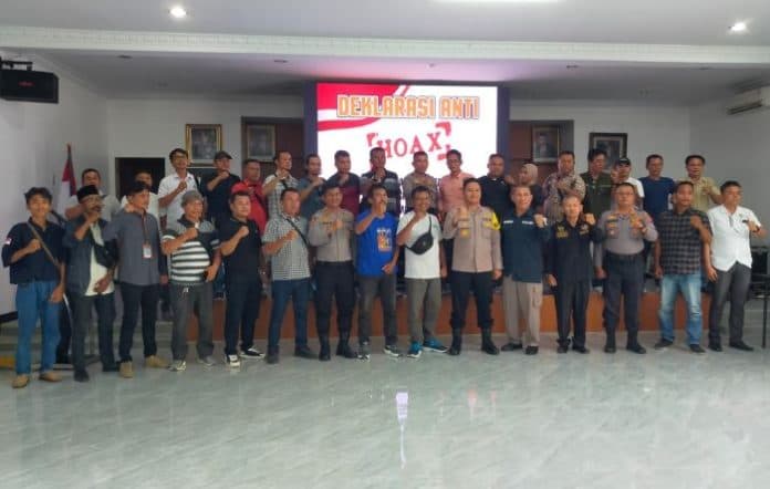 wujudkan_pilkada_kondusif_wartawan_di_sibolga_deklarasi_anti_hoax