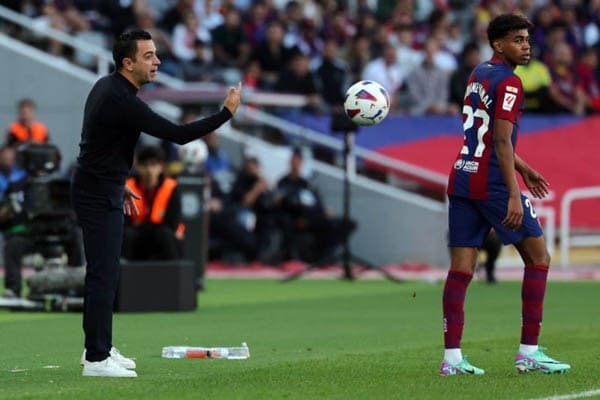 xavi_meradang_ke_wasit_usai_barca_dibantai_psg_1_4