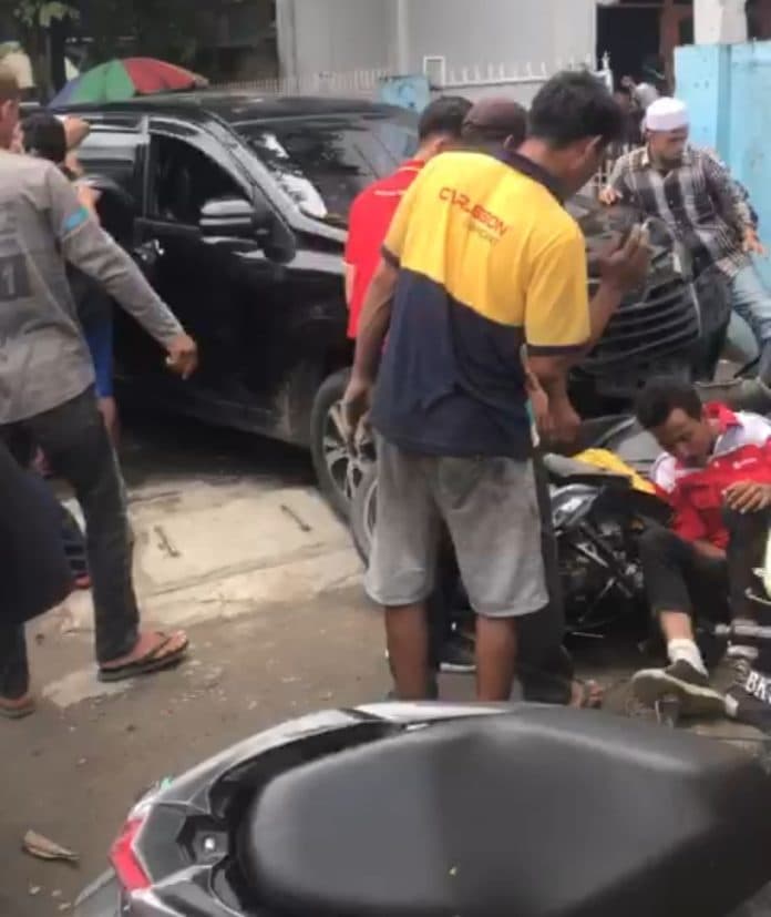 xenia_seruduk_6_sepeda_motor_di_tebing_tinggi_2_luka_luka