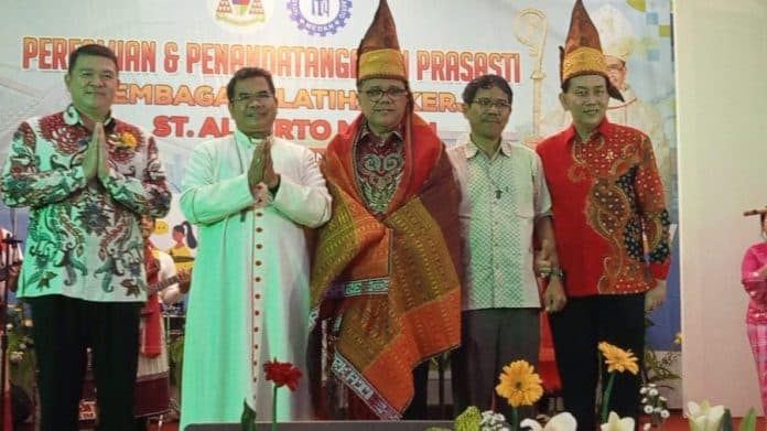 yayasan_pendidikan_lpk_st_alberto_medan_diresmikan_junimart_girsang_pandu_galang_dana_rp571_juta