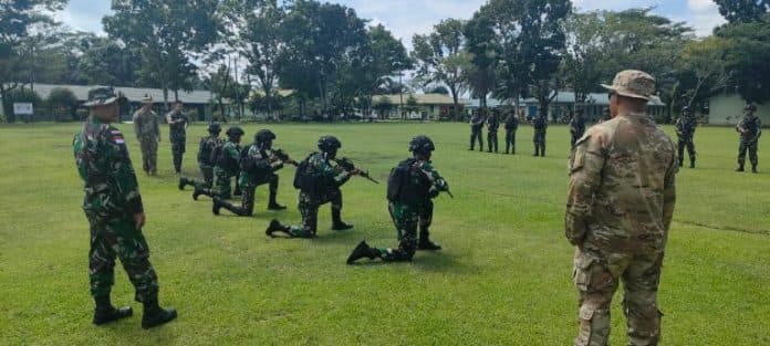 yonif_raider_100ps_latihan_sama_mobile_training_team_sfab_us_army