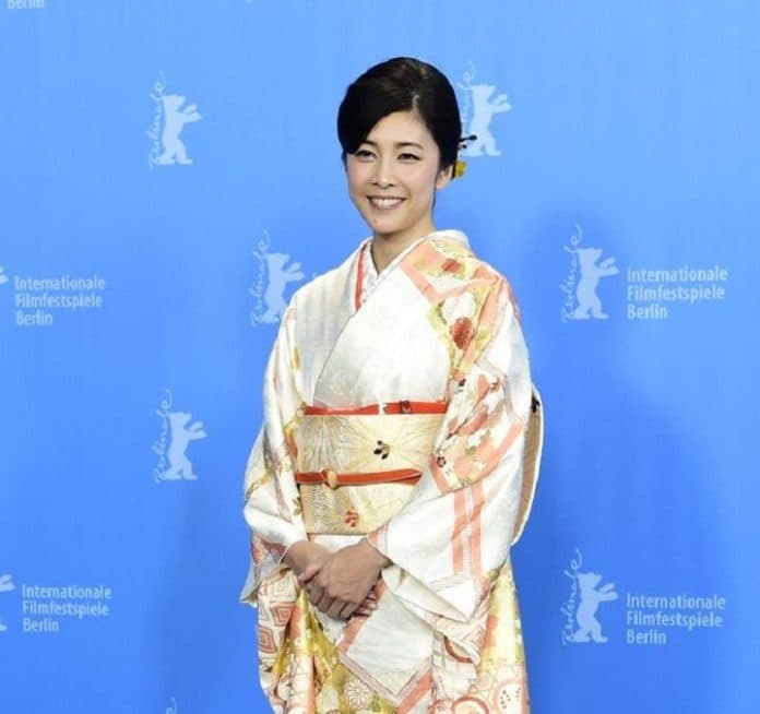 yuko_takeuchi_penyabet_japanese_academy_awards_meninggal_diduga_bunuh_diri