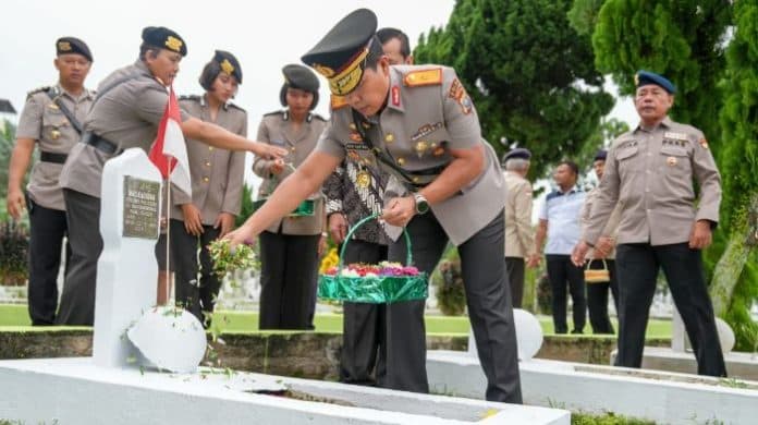 ziarah_ke_tmp_brigjen_rony_samtana_mereka_teladan_dalam_semangat_pengabdian