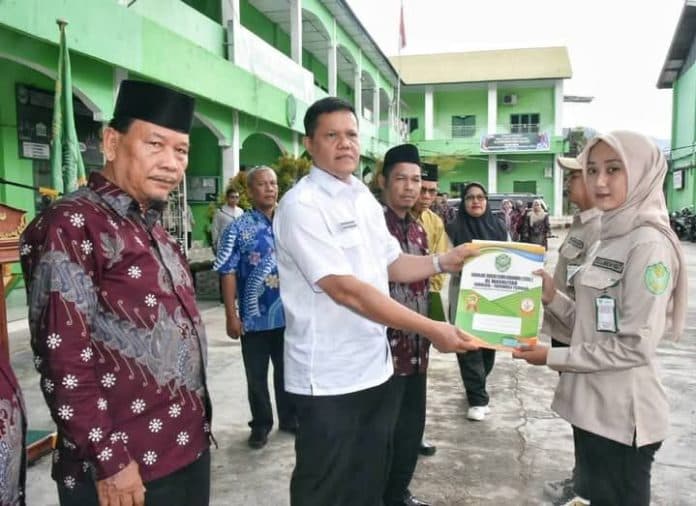 207_mahasiswa_ikuti_kkn_pemkab_tapteng_diharapkan_tingkatkan_kepedulian