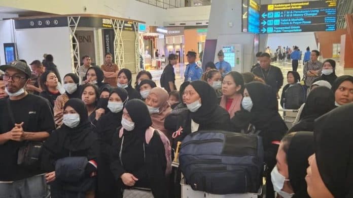 211_pekerja_migran_indonesia_dari_arab_saudi_dipulangkan