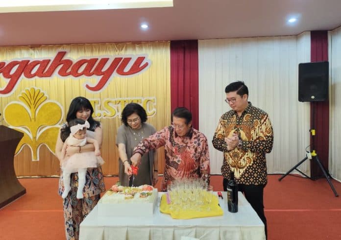 73_tahun_perjalanan_panjang_berinovasi_di_perekonomian_indonesia_bersinarlah_lebih_terang_pt_sttc