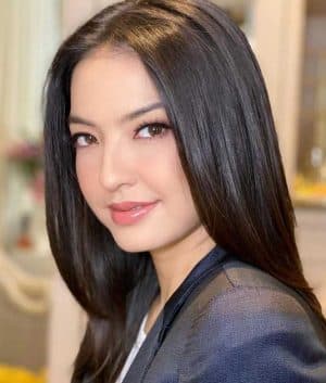 aktris_raline_shah_bocorkan_cerita_awal_ditawari_jadi_staf_khusus_menteri