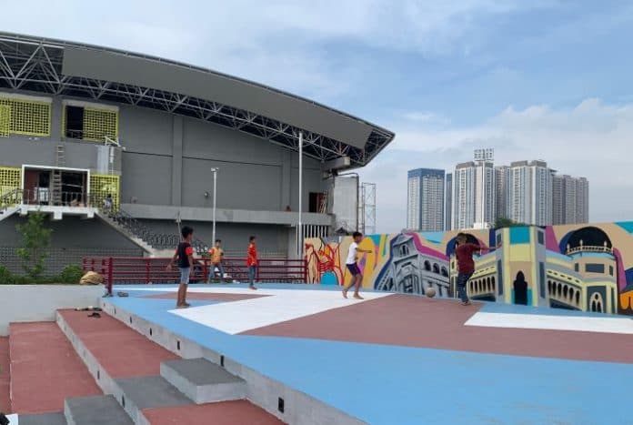 arena_tribun_wall_climbing_kebun_bunga_jadi_lokasi_bermain_anak_sebelum_diresmikan