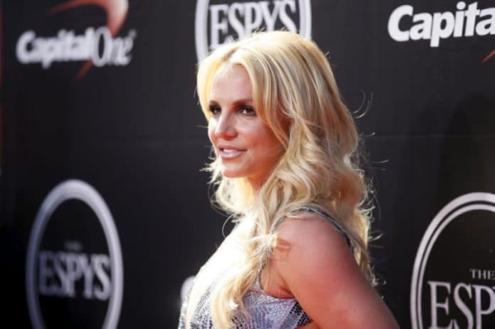 britney_spears_minggat_dari_as_dan_ganti_nama