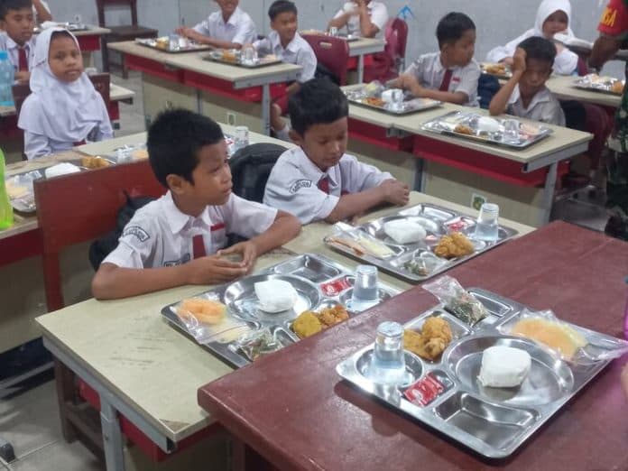 disdik_provsu_evaluasi_uji_coba_makan_bergizi_di_sekolah_yang_sama