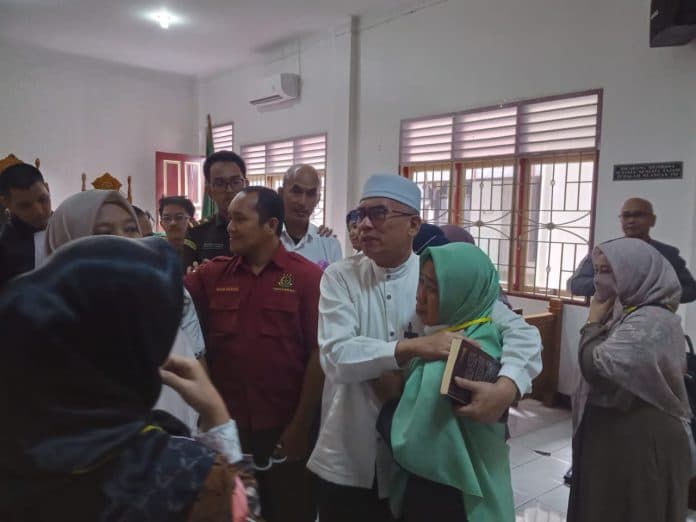 divonis_22_bulan_penjara_karena_korupsi_mantan_wakil_direktur_pascasarjana_uinsu_menangis