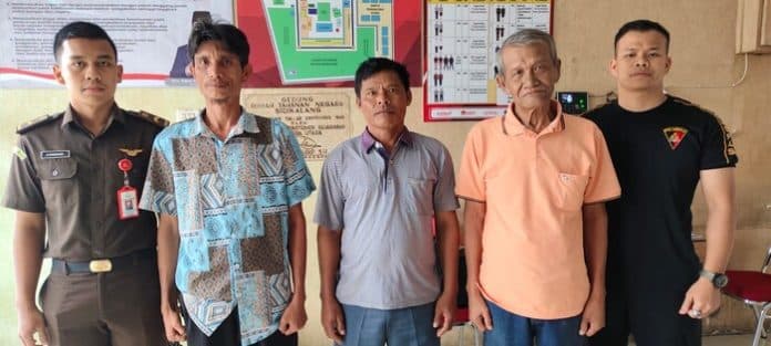 divonis_6_bulan_penjara_3_warga_dairi_dieksekusi_jaksa