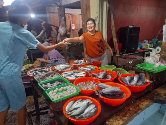harga_ikan_laut_di_pasar_dwikora_bertahan_mahal