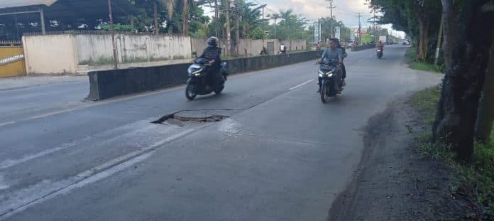 jalan_soekarno_hatta_kota_tebing_tinggi_mulai_berlubang_warga_minta_diperbaiki
