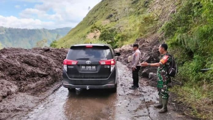jalur_longsor_di_panatapan_haranggaol_sudah_bisa_dilalui_warga_harap_adanya_perbaikan_permanen