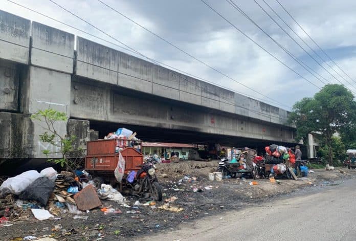 masyarakat_jalan_ampera_raya_medan_keluhkan_bau_dari_sampah_transit