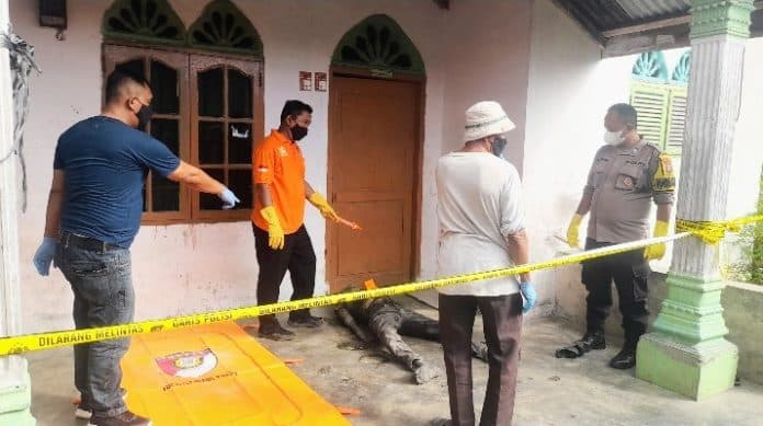 odgj_ditemukan_tak_bernyawa_di_teras_rumah_warga_air_putih_batu_bara