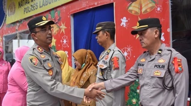 perayaan_natal_dan_tahun_baru_lancar_kapolres_labusel_apresiasi_masyarakat