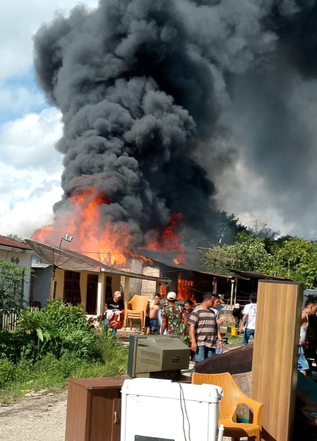 rumah_sawitri_sianturi_di_kalsim_dairi_terbakar_penyebabnya_masih_diselidiki