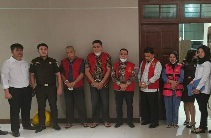 terima_pelimpahan_tahap_ii_kejati_sumut_tahan_5_tersangka_kasus_suap_pppk_langkat