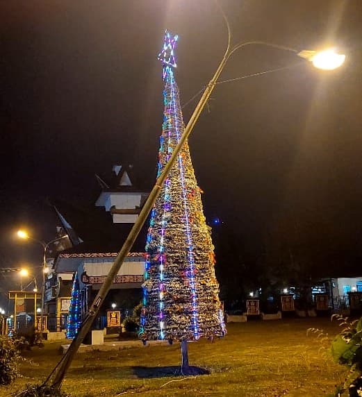 tiang_pju_nyaris_tumbang_di_rumdis_bupati_dairi_jadi_pusat_perhatian