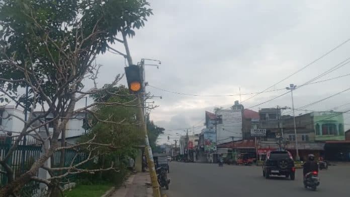 traffic_light_di_jalan_imam_bonjol_tebing_tinggi_tak_berfungsi