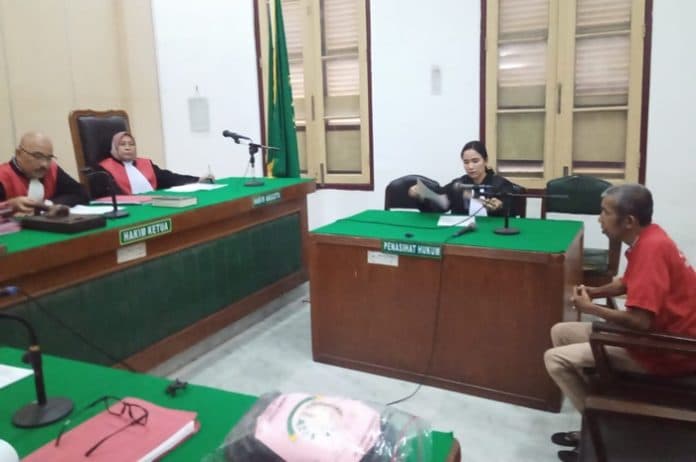 tukang_becak_yang_bunuh_rekan_seprofesi_di_medan_amplas_diadili