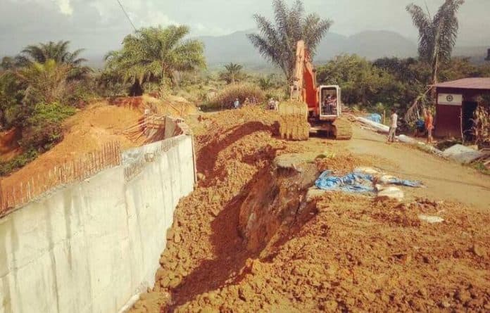 warga_sesalkan_penimbunan_jalan_longsor_di_stm_hulu_camat_blokir_panggilan_telepon