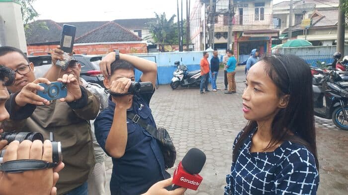 viral_siswa_sd_dihukum_duduk_di_lantai_orang_tua_laporkan_oknum_guru_ke_polrestabes_medan_